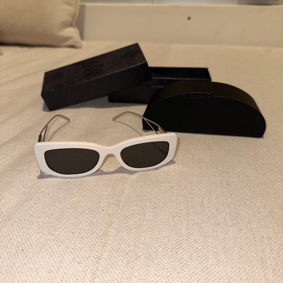 [NEWE] PRADA Sunglasses - Picture 4 of 8